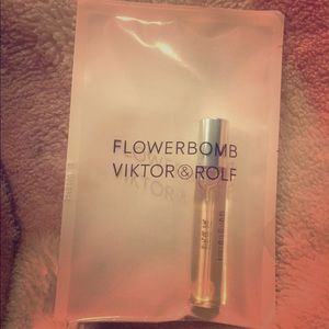 Flowerbomb .1oz spray